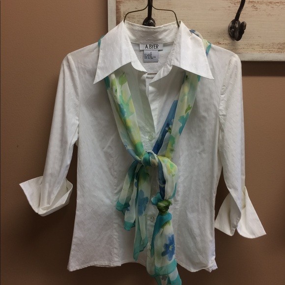 White button down shirt - Picture 3 of 4